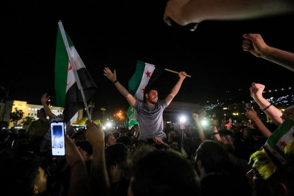 US lifts sanctions on Syria