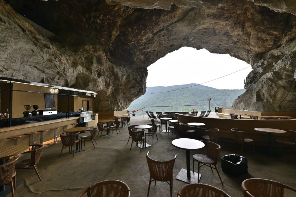 World most dangerous cliff cafe