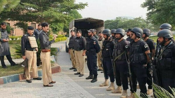 خیبرپختونخوا پولیس کا 150سال پرانی وردی تبدیل کرنے کا فیصلہ