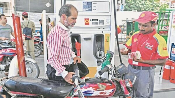 پیٹرولیم قیمتیں، حکومت نے ڈیڑھ ماہ میں عوام سے 180 ارب روپے ہتھیا لئے