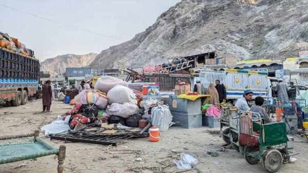 نوشہرہ میں تینوں افغان مہاجر کیمپس خالی کردئیے گئے