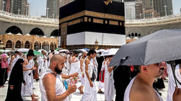 Umrah pilgrims leave Saudi deadline