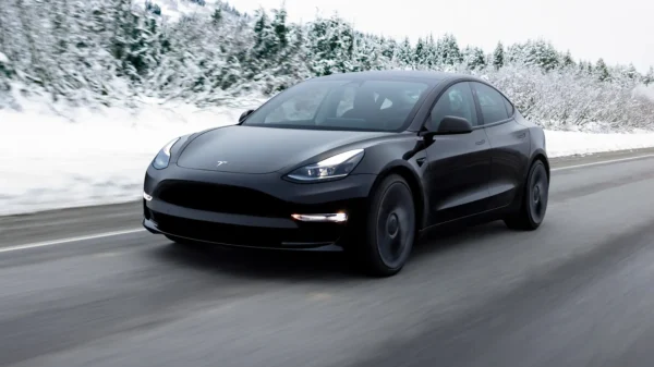 ٹیسلا نے نئی 6 سیٹر گاڑی متعارف کرا دی