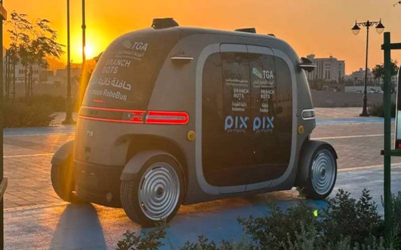 مسجد قبا میں بغیر ڈرائیور چلنے والی روبوٹ ٹیکسی متعارف