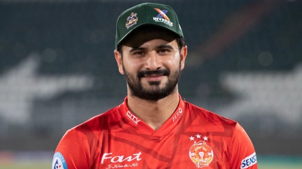 صاحبزادہ فرحان کو ڈمبولا سکسرز نے آئیکون پلیئر سائن کرلیا