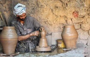 پاکستان میں مٹی کے برتن بنانے کا فن زوال پذیر ہوگیا