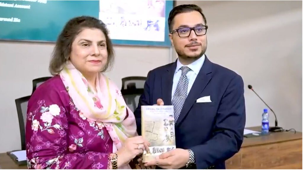 پاک فوج کی لکھی گئی کتاب ''ریسکیونگ دی یو ایس رینجرز''لوگوں کے سامنے پیش