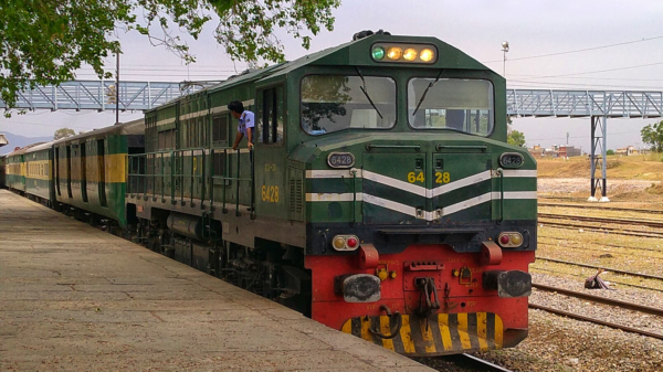 ٹرین سروس معطل، جعفر ایکسپریس دوسرے روز بھی پشاور نہ پہنچ سکی