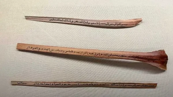 کاغذ سے پہلے قرآنِ کریم کن چیزوں پر لکھا جاتا تھا؟ مکہ کے قرآن میوزیم میں نایاب نمونے موجود