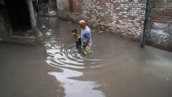ملک بھر میں مون سون کے نئے اسپیل سے لاہور، اسلام آباد، راولپنڈی سمیت مختلف شہروں میں بارش، 3 افراد جاں بحق، اربن فلڈنگ، فلیش فلڈ اور لینڈ سلائیڈنگ کا خدشہ۔