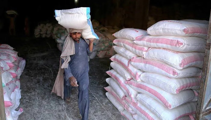 پشاورمیں ایک ہفتے کے دوران آٹے کا 20 کلو تھیلا300 روپے مہنگا