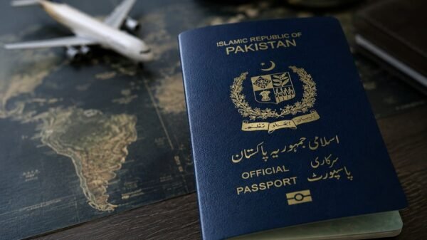 بلیو پاسپورٹ کیا ہے؟ کن افراد کو جاری کیا جاتا ہے اور اس کی کیا اہمیت ہے؟