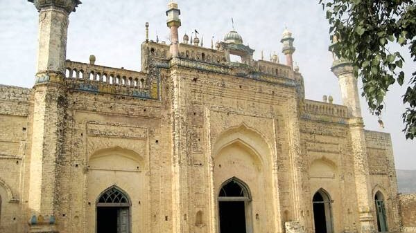 خان پور ڈیم کے پانی سے ہر سال ابھرنے والی 153 سالہ تاریخی مسجد راجگان