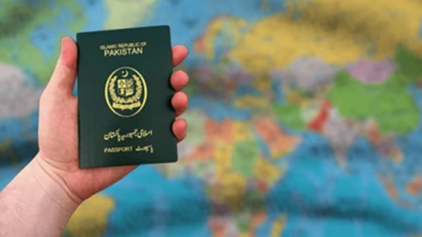 کمزور پاسپورٹ کے باوجود بھی پاکستانی 30ممالک میں با آسانی جاسکتے ہیں