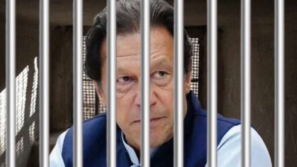 عمران خان کو بیرون ملک بھیجنے کی کوششیں پھر سے ٹھنڈی پڑگءیں