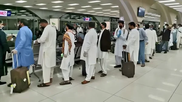 تین سال میں 18 لاکھ 71 ہزار پاکستانی بیرون ملک چلے گئے