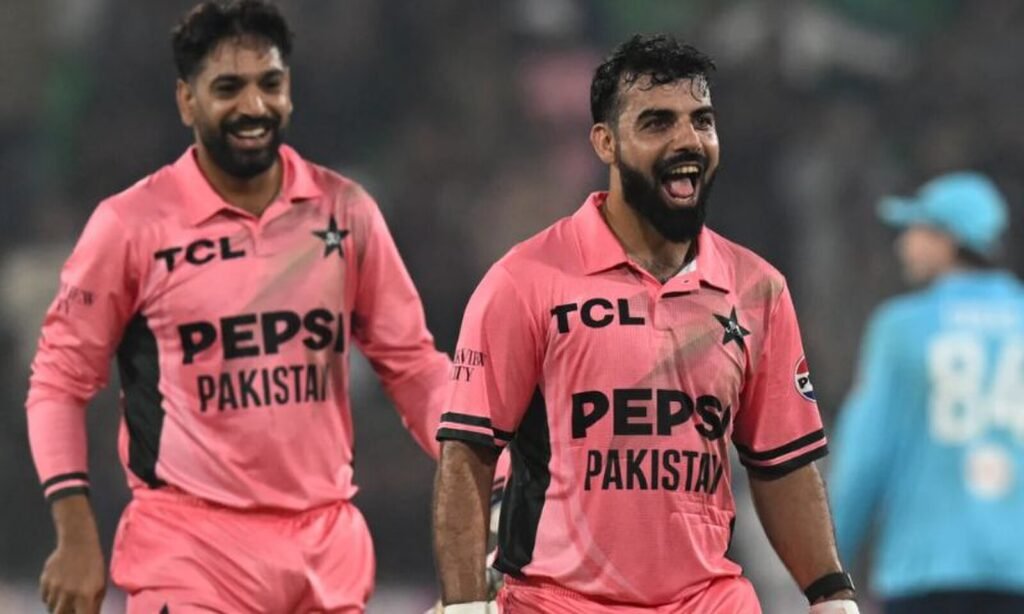 سہ ملکی ون ڈے سیریز ، پاکستان نے انگلینڈ کو ایک وکٹ سے ہرادیا
