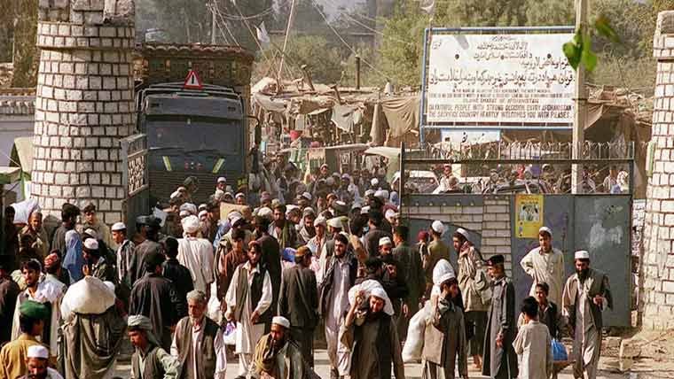 افغان مہاجرین کیلئے بری خبر، خیبرپختونخوا میں آپریشن تیز کرنے کا فیصلہ