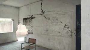 باڑہ کے علاقے مواز کلے میں گورنمنٹ ہائی سکول کی خستہ حال عمارت