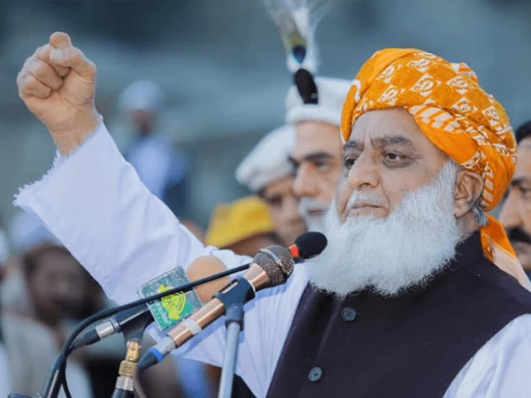حکومت ٹکر لے رہی ہے تو ہم بھی تیار ہیں، مولانا فضل الرحمن