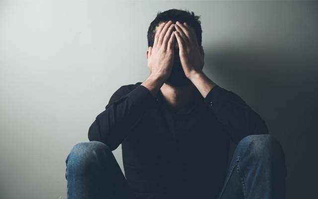 نئی نسل زندگی سے مطمئن نہیں، ہر 4 میں سے ایک ڈپریشن میں مبتلا