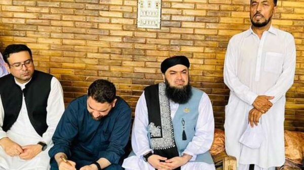 مشیر اوقاف مولانا طیب قریشی کا دیر کالونی کا دورہ